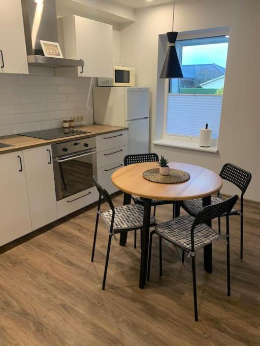 Cozy Apartment In Karmelava Bagian luar foto