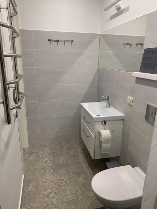 Cozy Apartment In Karmelava Bagian luar foto