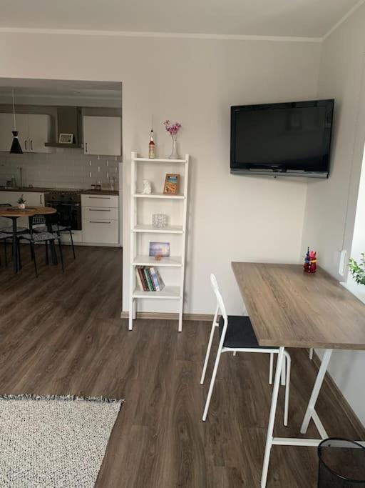 Cozy Apartment In Karmelava Bagian luar foto