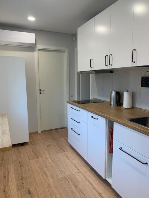 Cozy Apartment In Karmelava Bagian luar foto