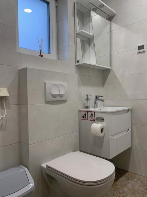 Cozy Apartment In Karmelava Bagian luar foto